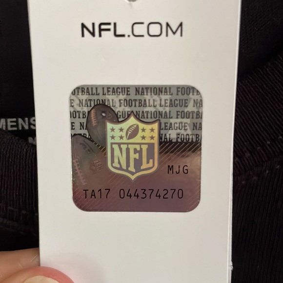 NWT NFL Carolina Panthers Men’s T-shirt - Picture 6 of 7